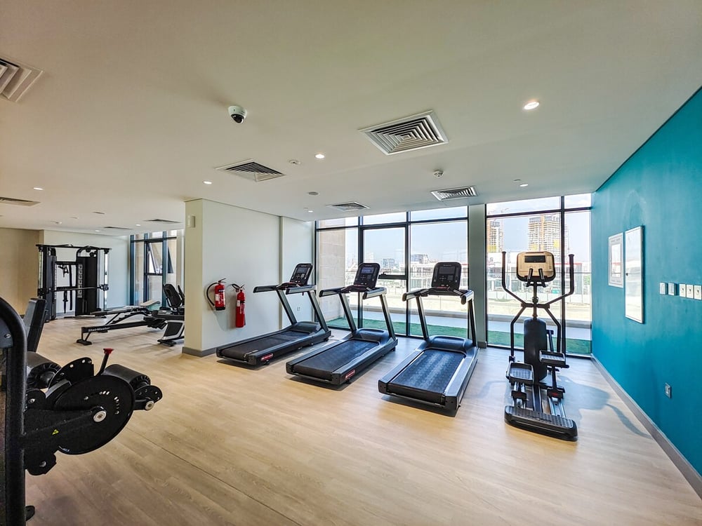 Building gym with treadmills and fitness equipment