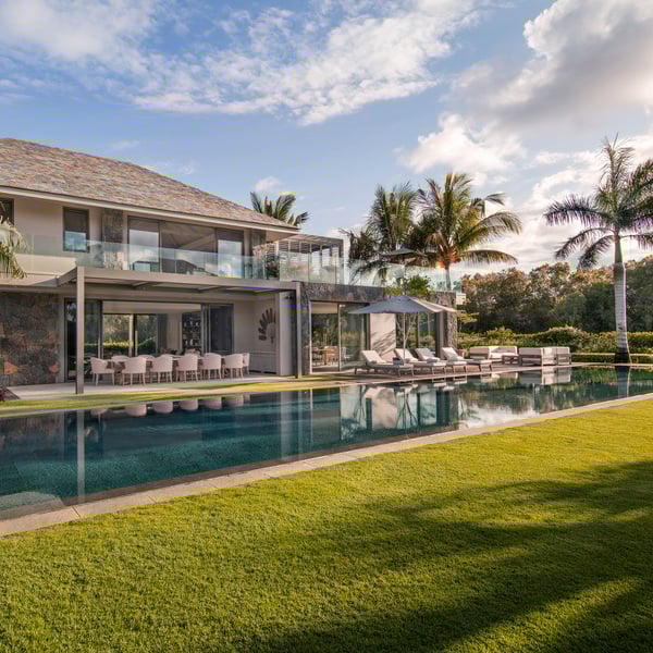 Villa de luxe Maurice MONA - Propriété contemporaine avec piscine à débordement et palmeraie - Gestion locative premium depuis 21 ans