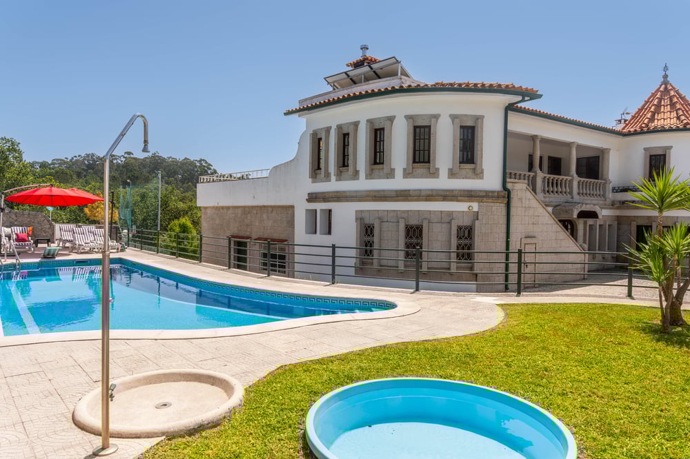 Calejo House – Pool & Sports & Grill Retreat