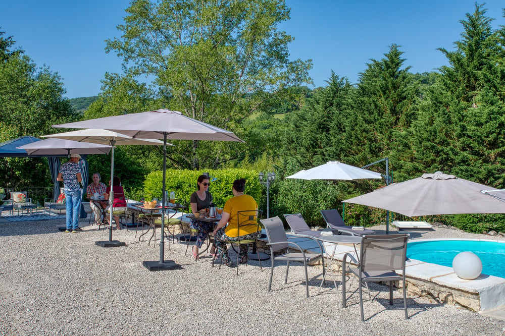 Hostcare - Les Pierres Blanches - piscine – photo 52 sur 60