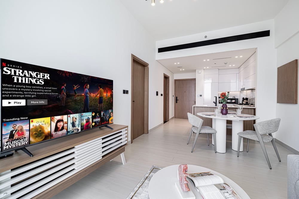 JuliusHomes - Amazing 1BR in the Heart of JVC!