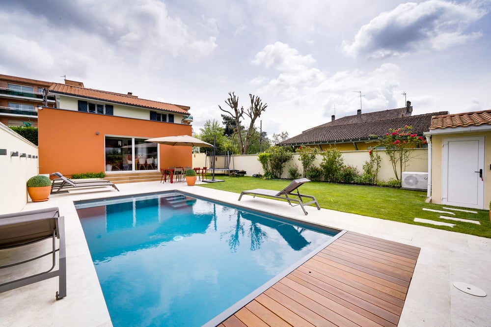 Beautiful family house with pool & garden