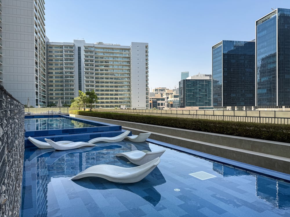 Luxe 2BR | Balcony & Pool Views | Business Bay, photo 5