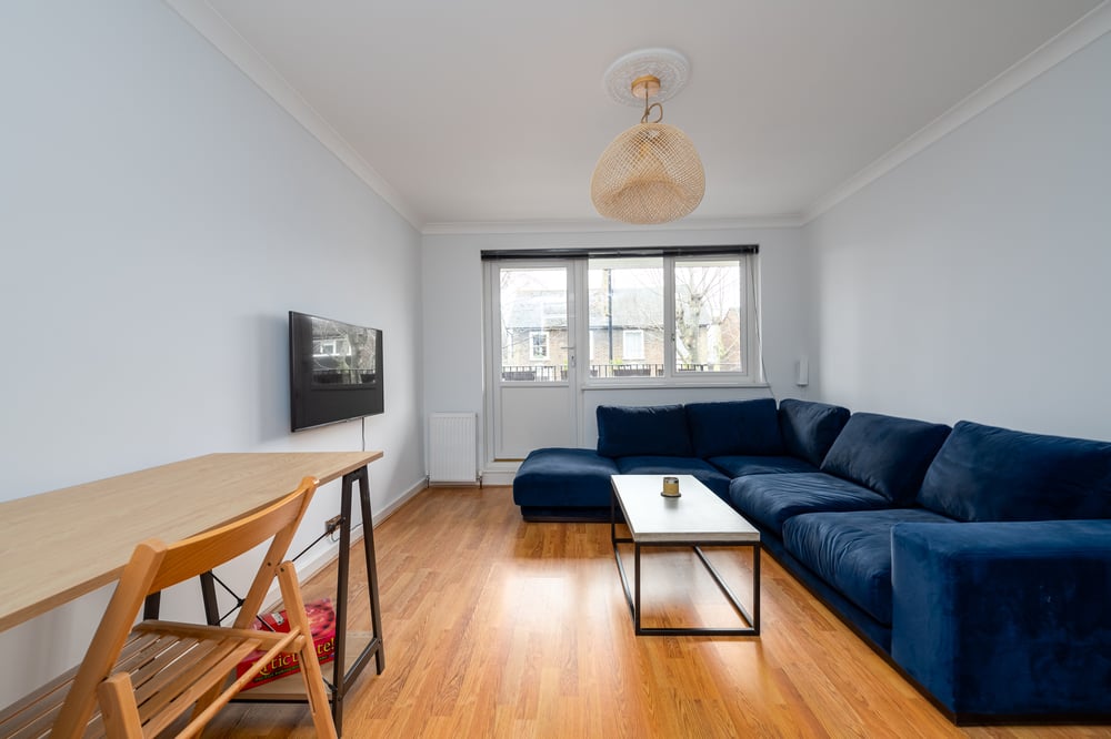 Cosy nest with balcony in London