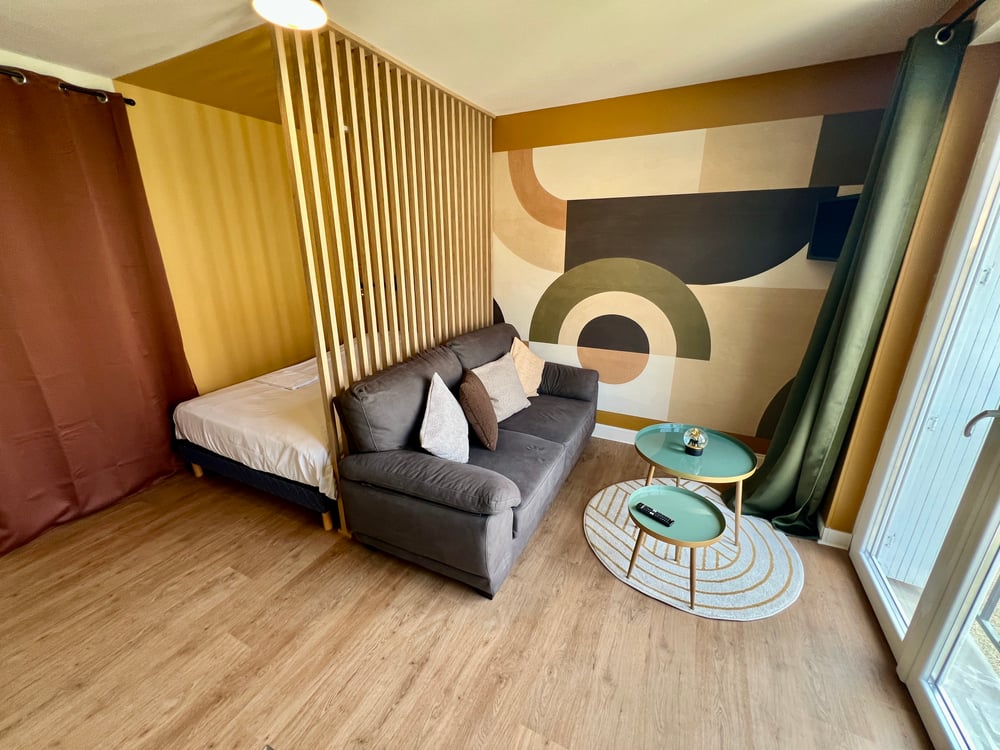 Quiet Renovated Studio – Central Poitiers