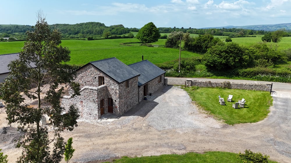 Beautiful converted barn in Peaceful Location
