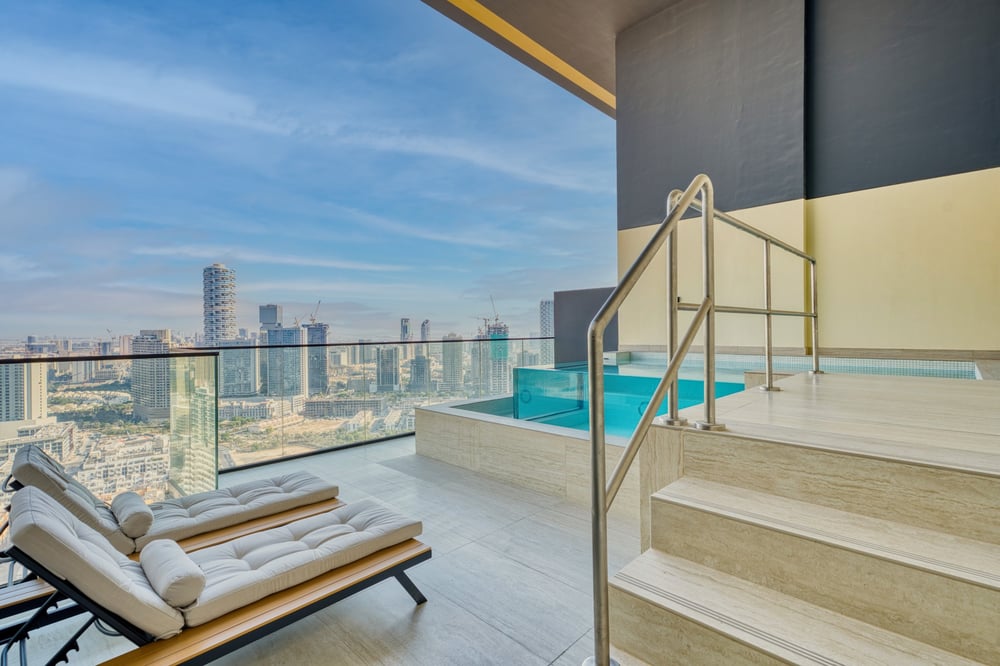 High floor Luxury with a Private Pool