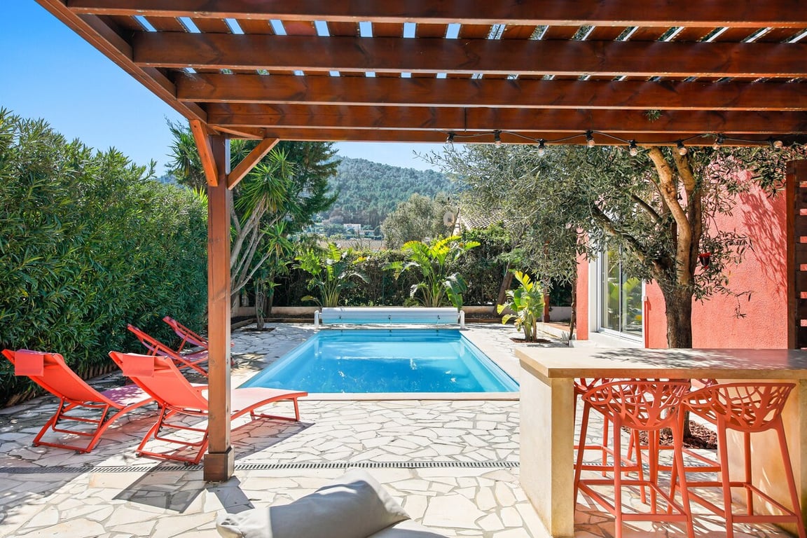 Villa moderne climatisée avec piscine chauffée