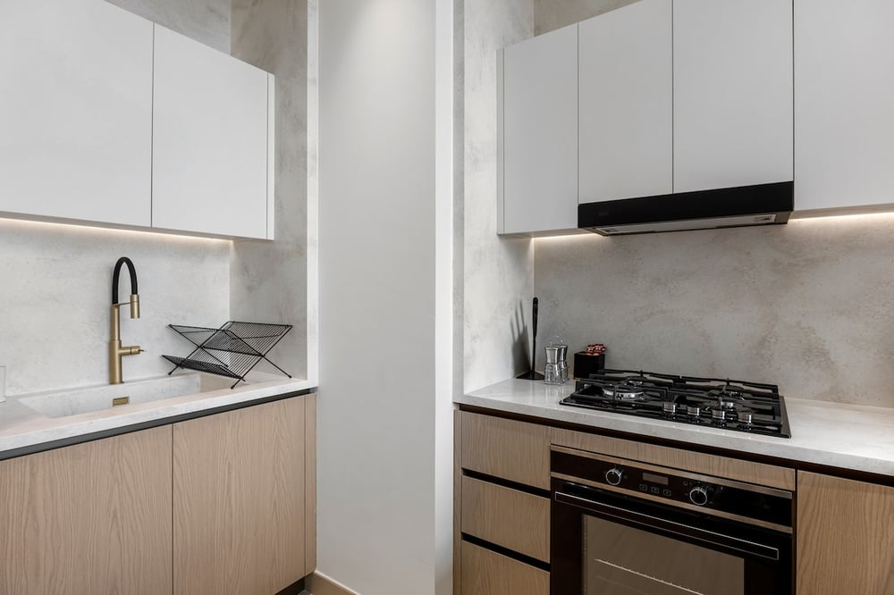 Kitchen corner with sink, gas hob and oven