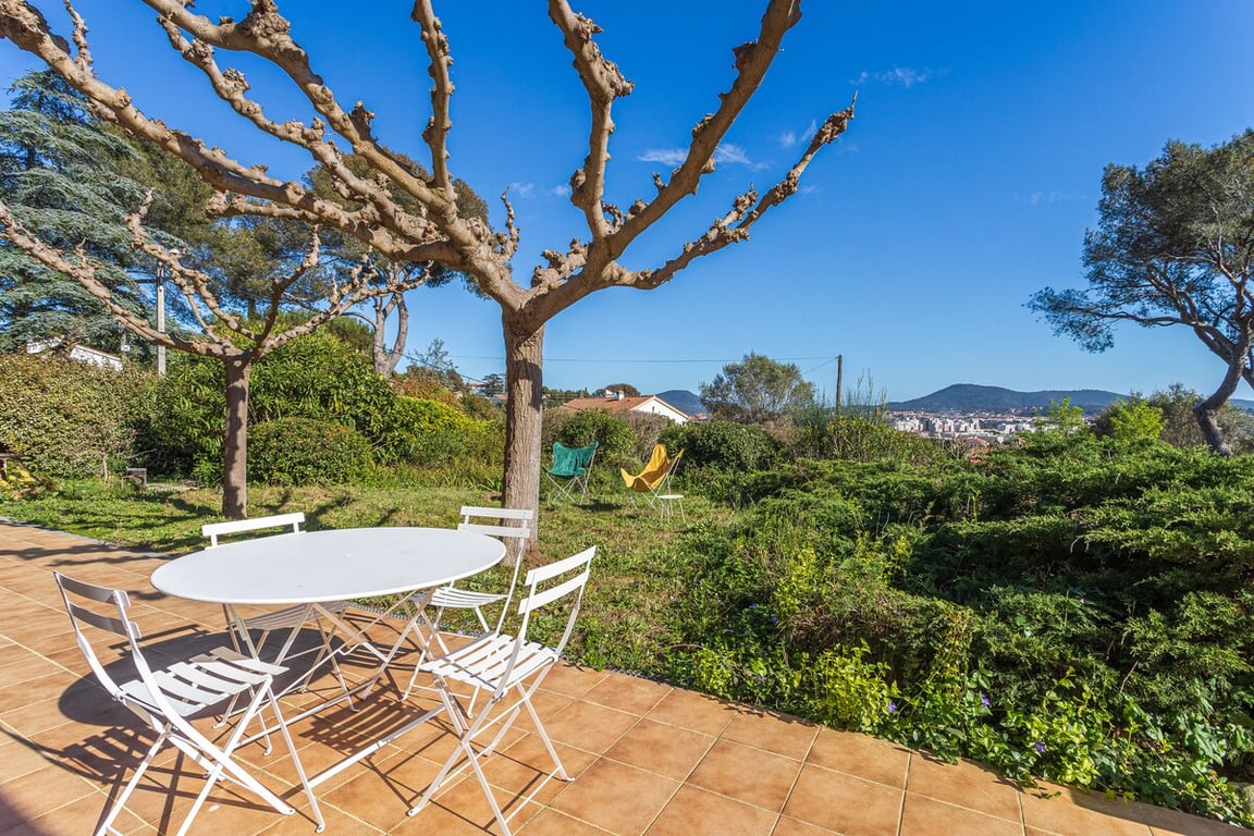 Superbe Villa dans les hauteurs de La Garde