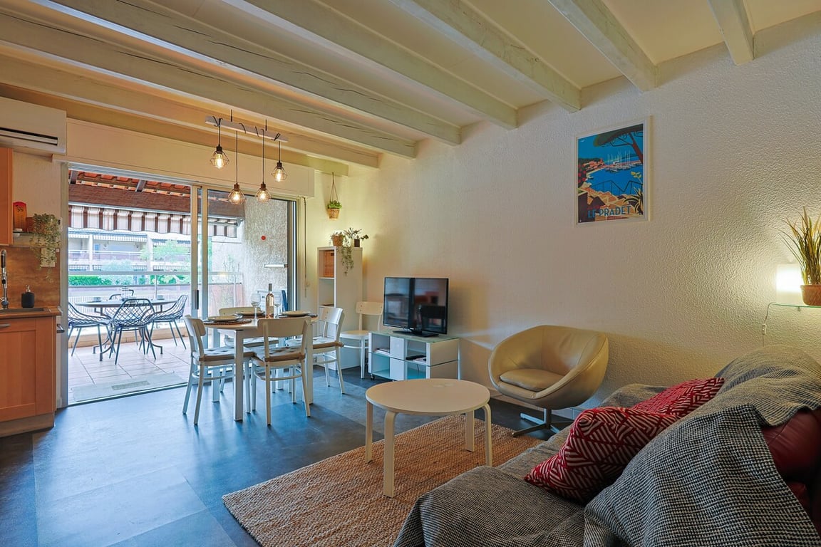 charme logement piscine terrasse