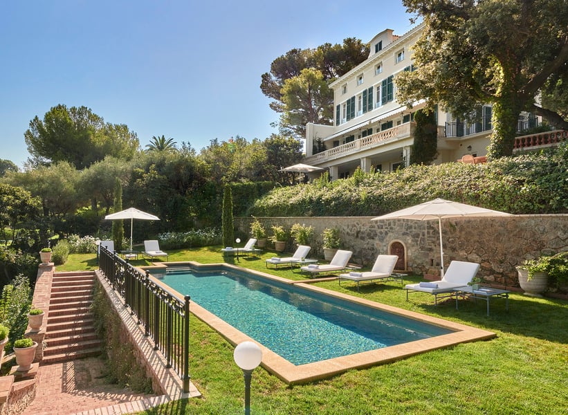 Villa de luxe MONA Cap d'Antibes - Piscine avec vue mer et jardin paysager - Propriété d'exception 8 chambres avec terrasse et personnel de service