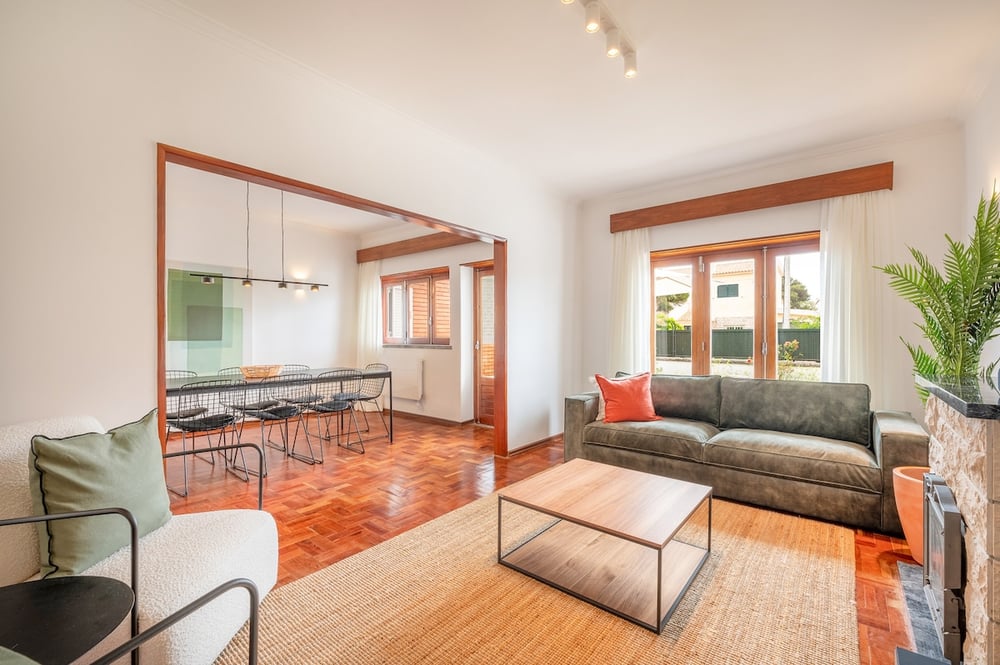 Exceptional villa w/ parking