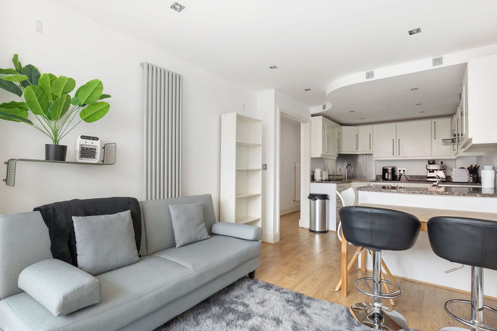 Refined city escape in Canary Wharf