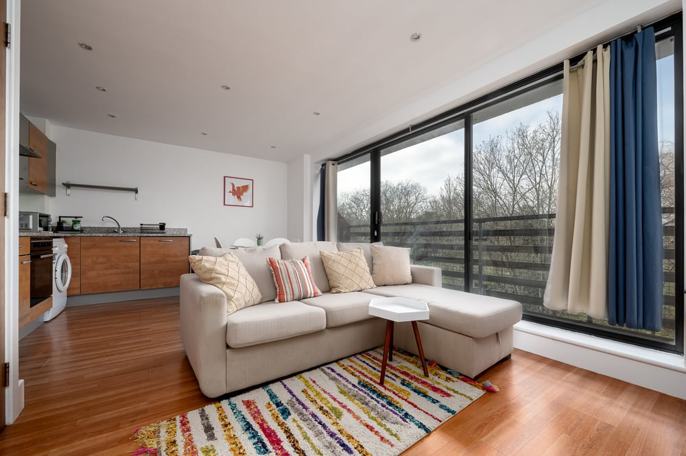 Casa moderna con balcone a Londra