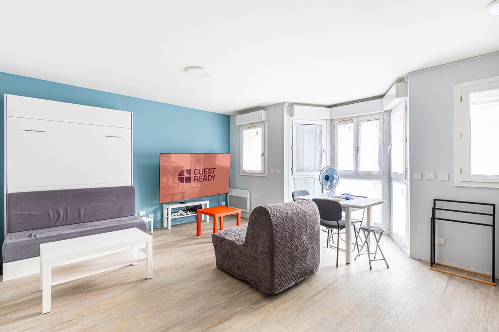 Cosy and sunny studio in Antony