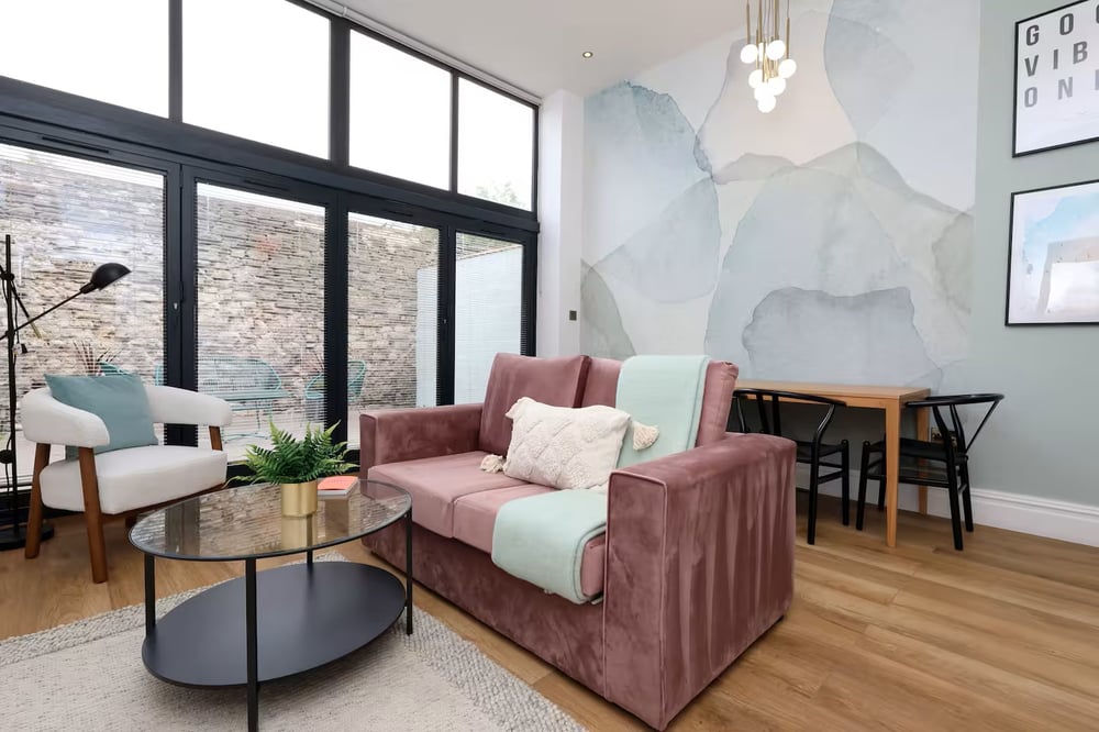 Bright & Modern 3BR Flat for 8 Guests in Bristol