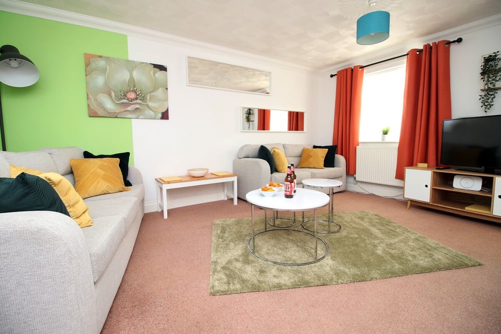 3 Bed with Free Parking - Merriotts 1 by Tŷ SA