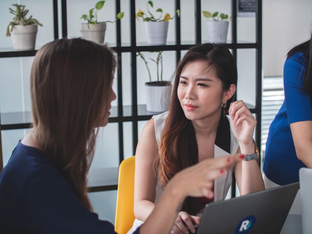 5 Common Internship Interview Questions + Example Answers