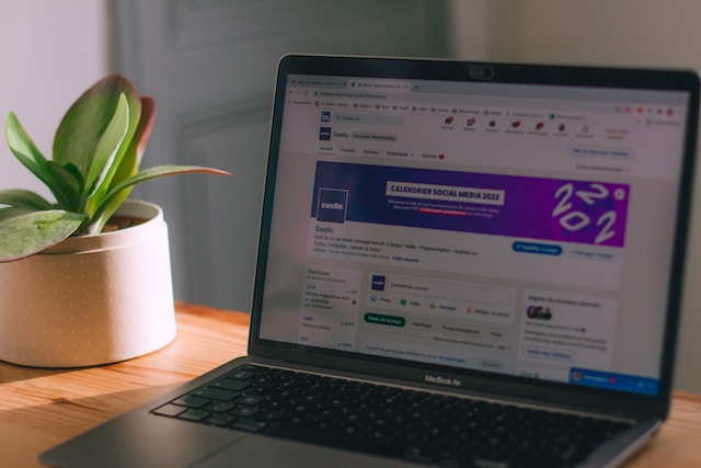 How to Add LinkedIn to Your Resume (2026 Guide with Tips and Examples)