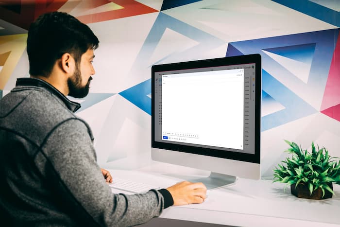 How To Write an Effective Email Cover Letter (Template + Examples)