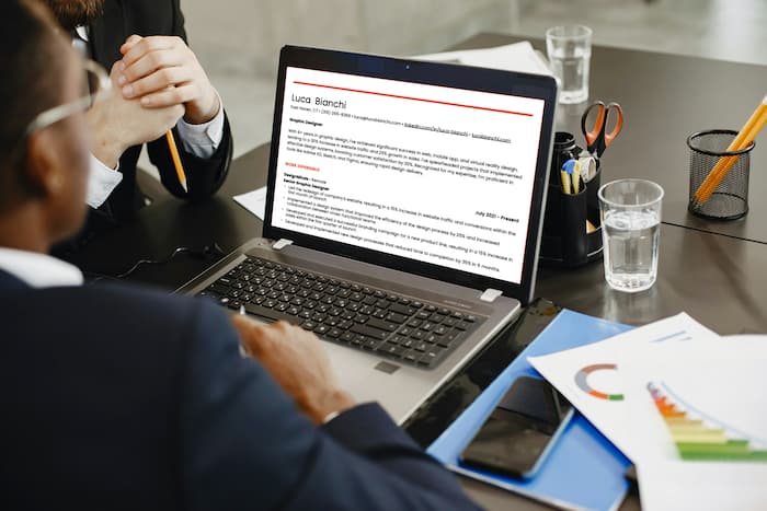 How to Write Areas of Expertise on a Resume (+ Examples)