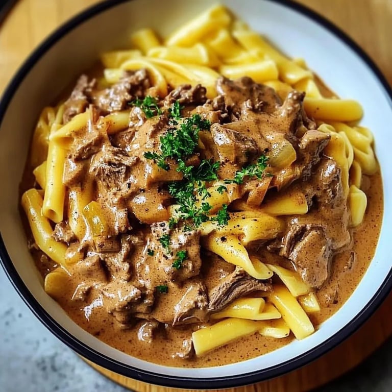 Einfaches Rindergeschnetzeltes Stroganoff