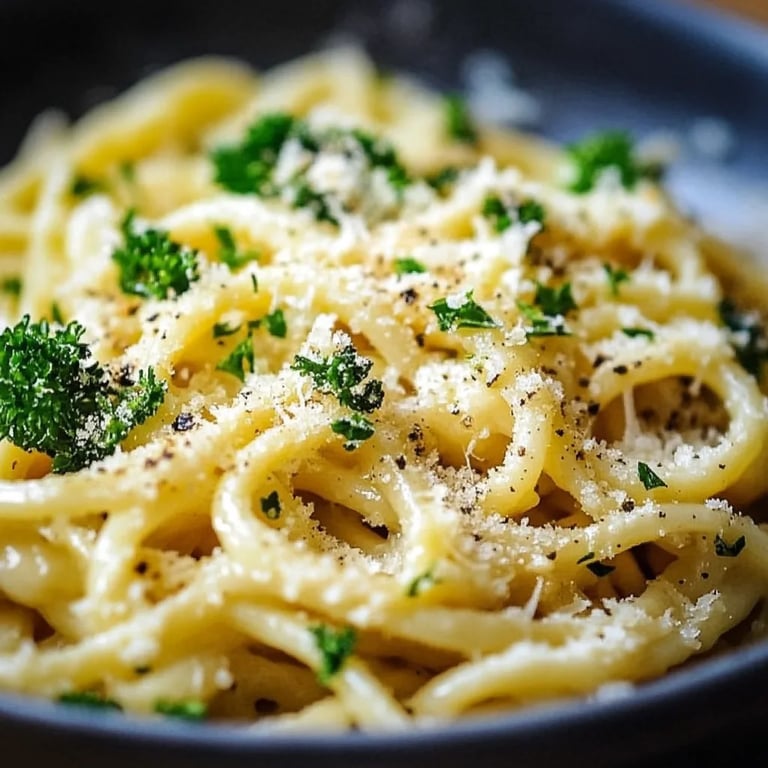 Brokkoli-Nudeln mit Parmesansoße