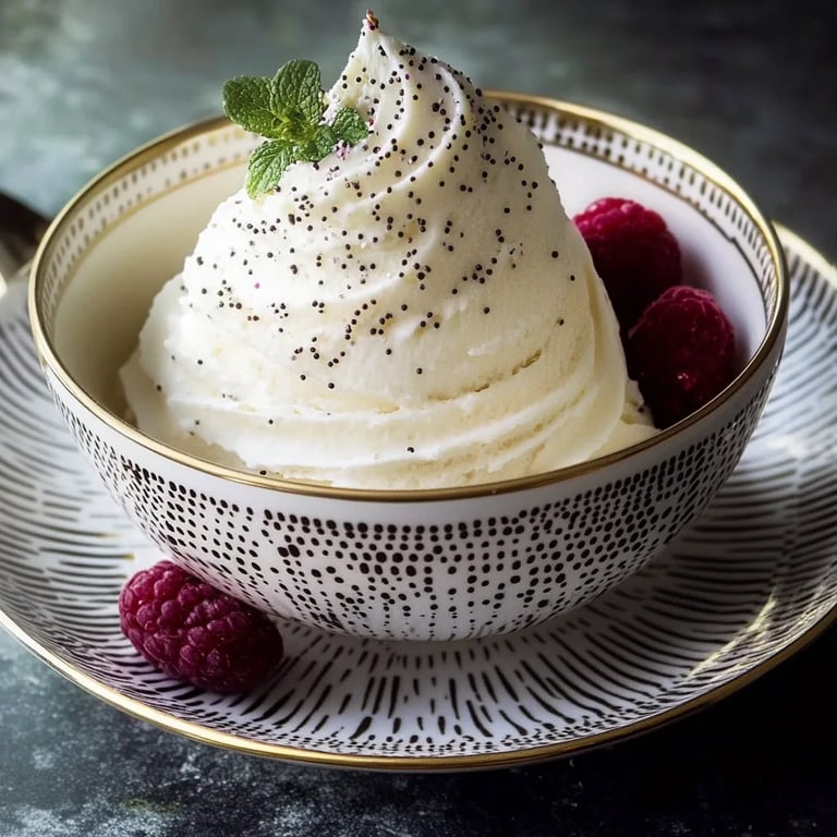 Karamellisierte Pflaumen mit Mohncreme