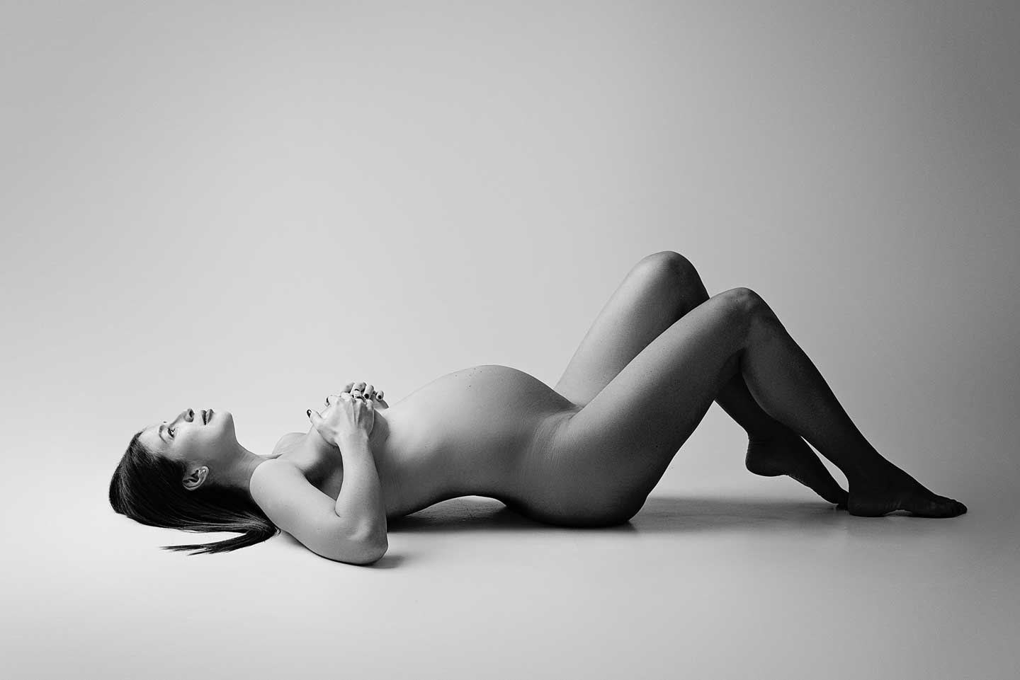pregnancy & maternity photography studio in Earlsfield, London. Pregnancy nudes photographer