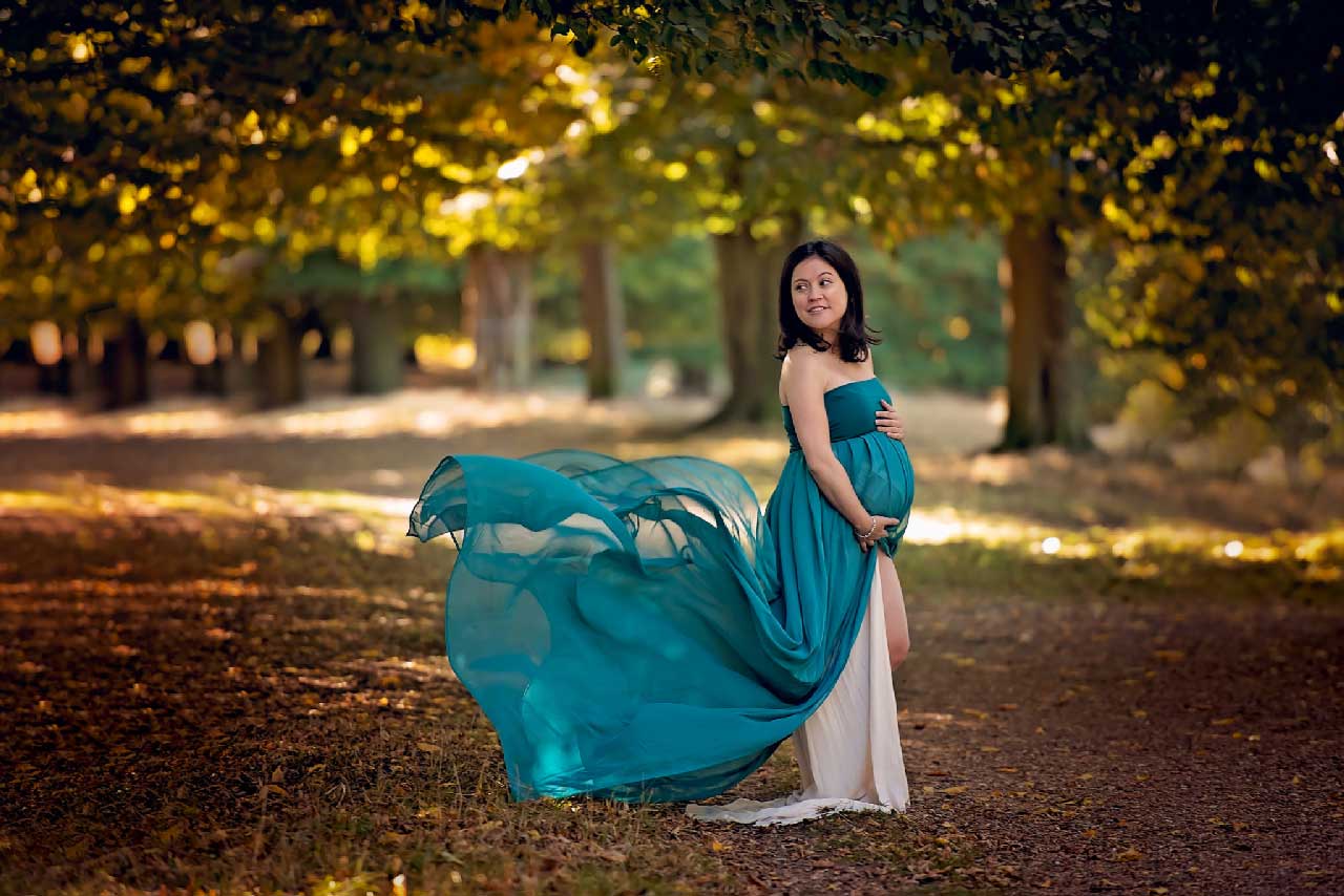 A relaxed outdoor maternity photoshoot near Tooting, Clapham or Richmond