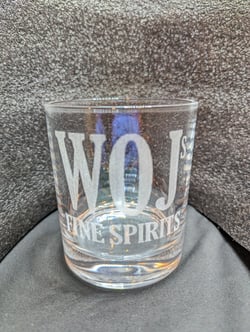 Whiskey glass with custom design