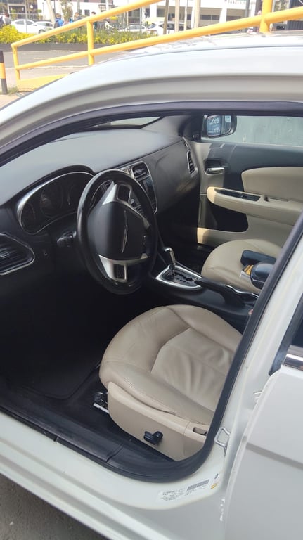 2013 Chrysler 200