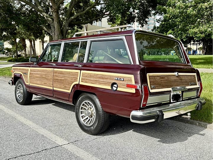 Jeep Grand Wagoneer