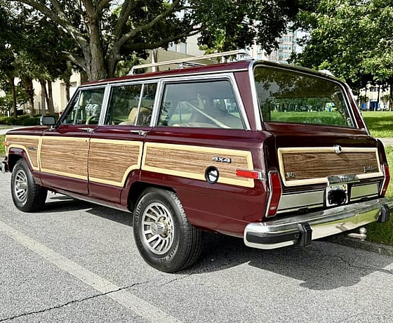 Jeep Grand Wagoneer