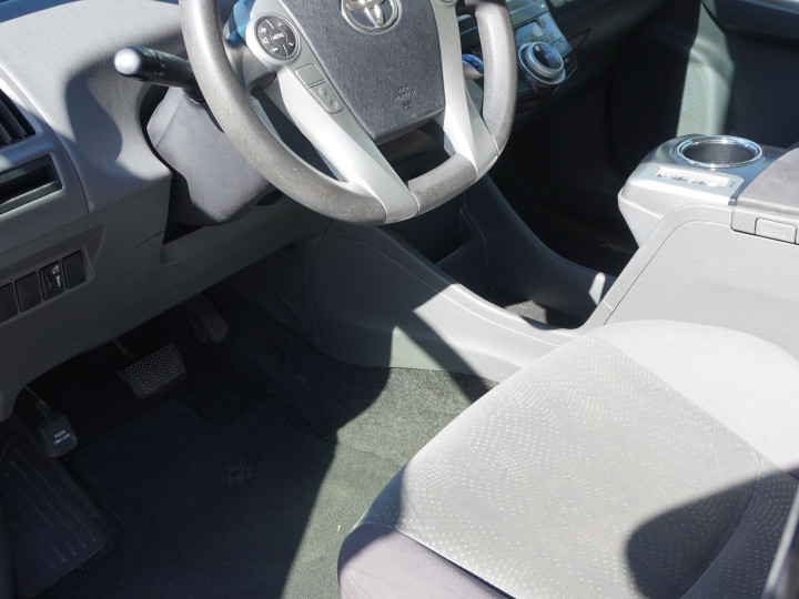 2013 TOYOTA Prius v