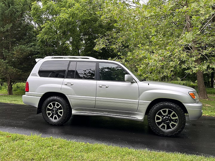 2005 Lexus LX