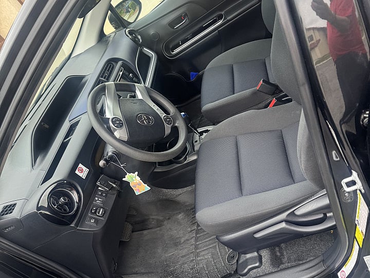 2017 TOYOTA Prius c
