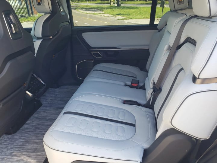 2023 RIVIAN R1S
