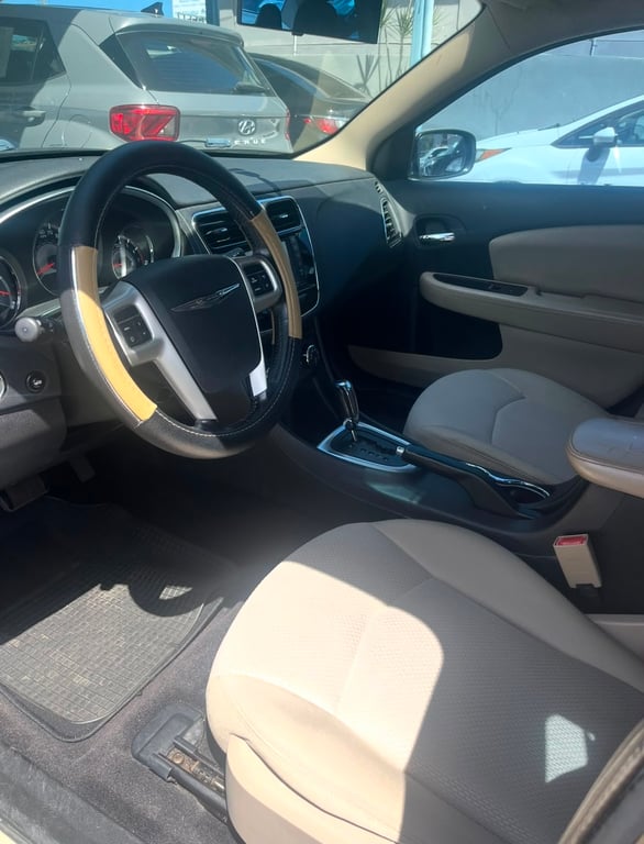 2011 Chrysler 200