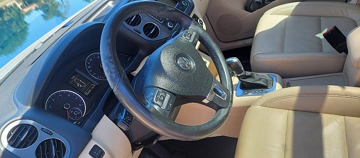 2012 VOLKSWAGEN Tiguan