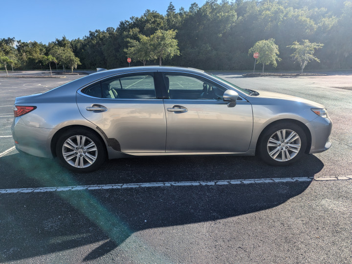 Lexus ES