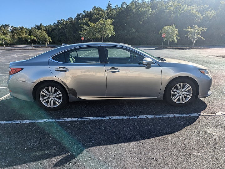 Lexus ES
