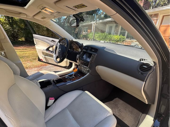 Lexus IS 2010