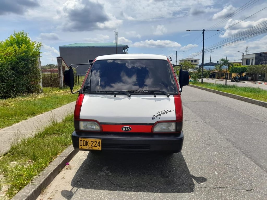 1996 Kia Besta