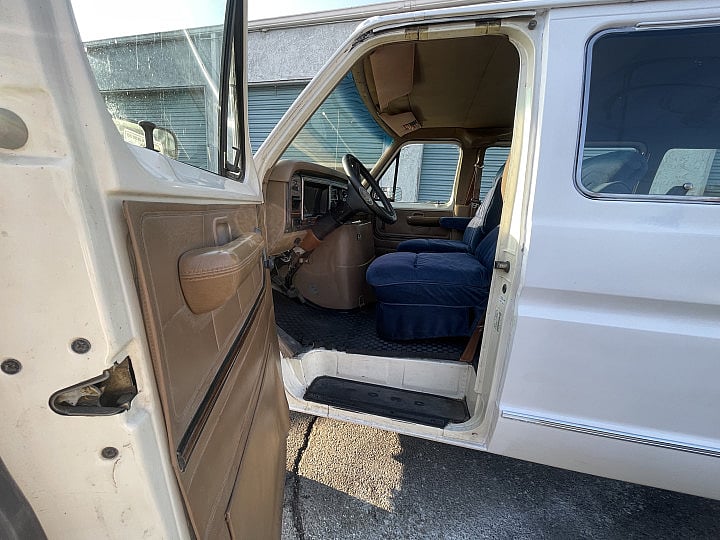 Ford E-350