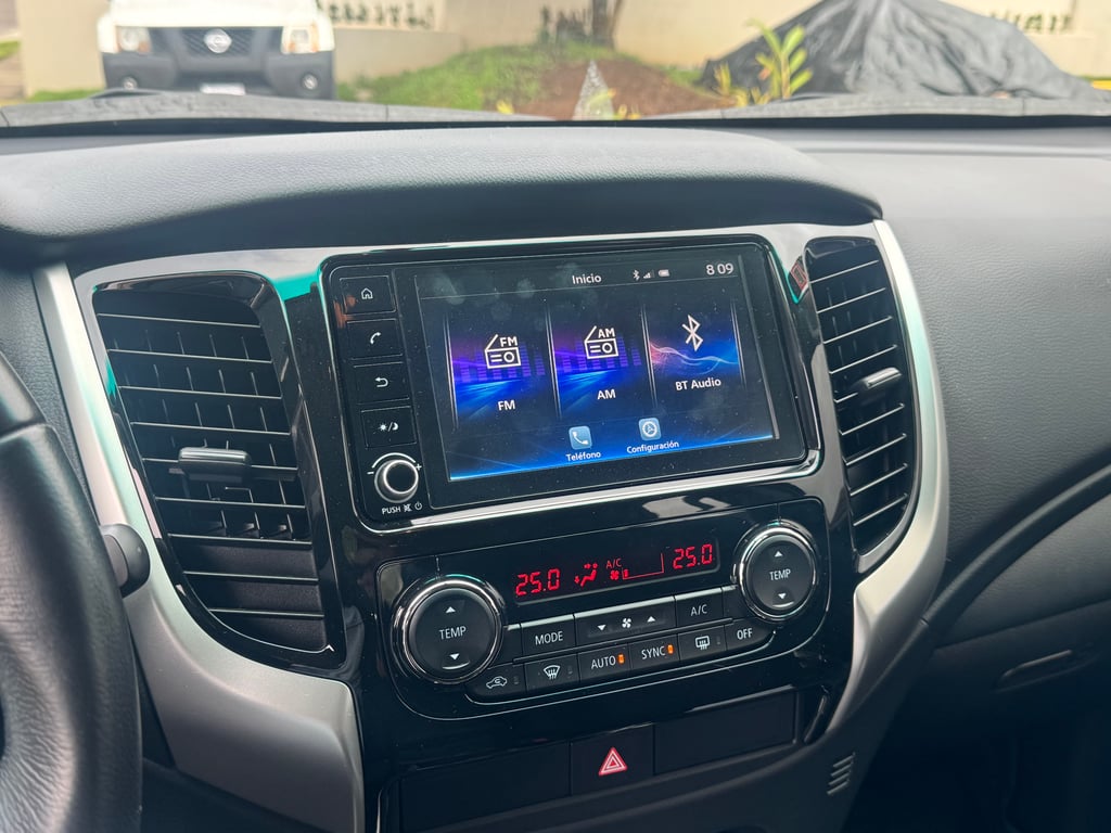 2024 Mitsubishi Montero Sport - foto 3