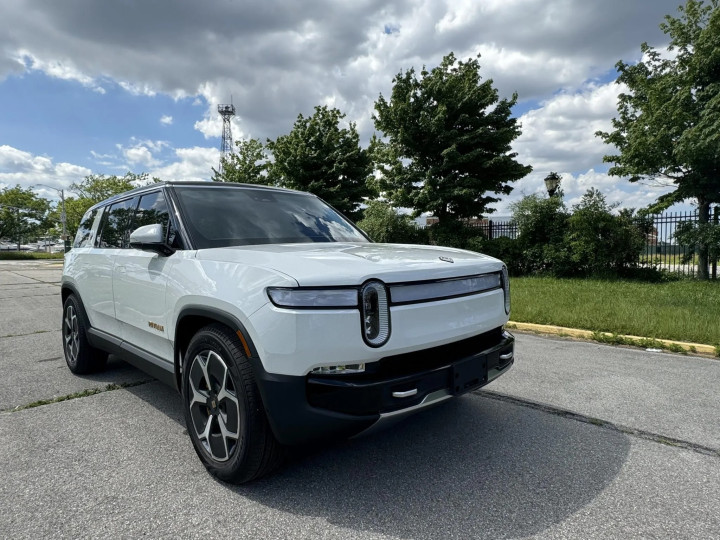 Rivian R1S