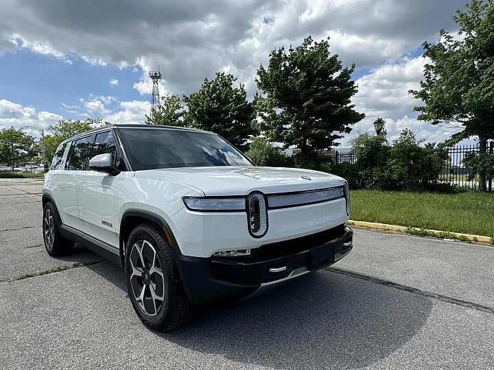 Rivian R1S