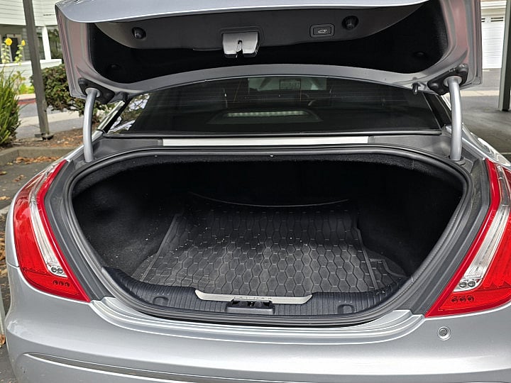 2012 Jaguar XJ-Series
